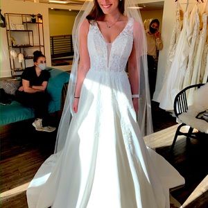 New Ivory wedding dress